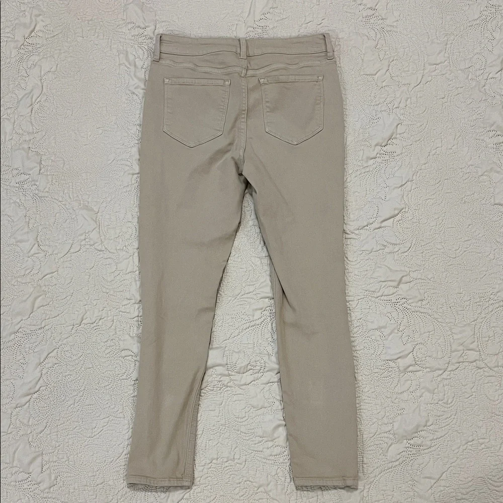 Old Navy Women's Skinny Jeans in Light Beige - Picture 6 of 7
